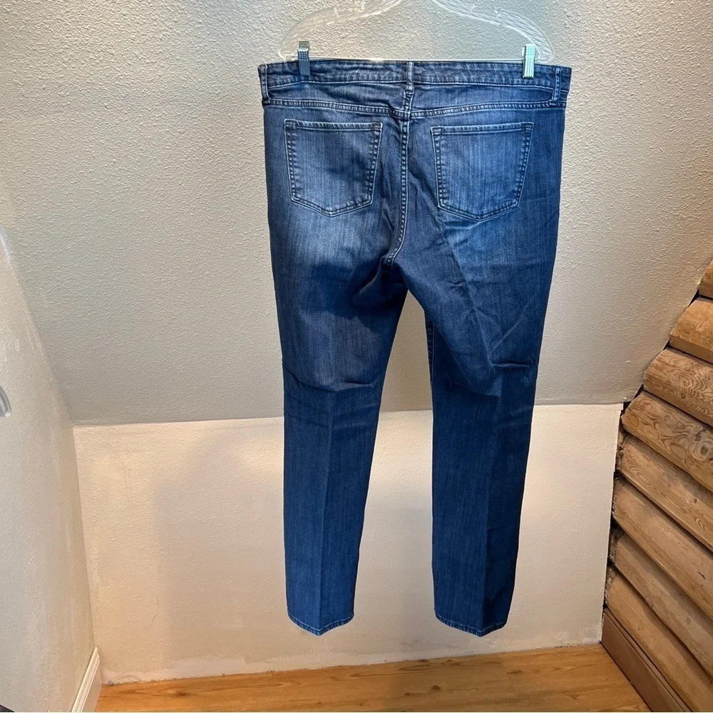 GAP Straight Leg Dark Wash Jeans. 16/33R